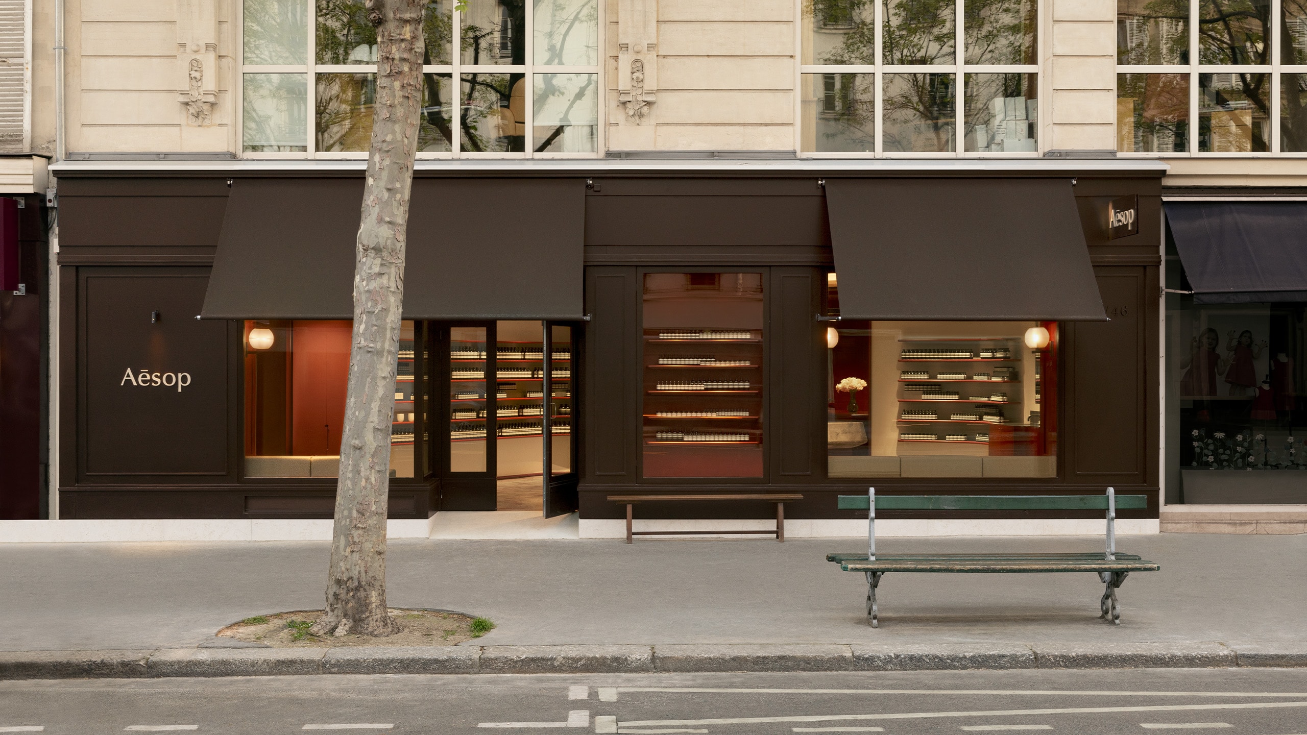 Aesop Avenue des Ternes store facade.