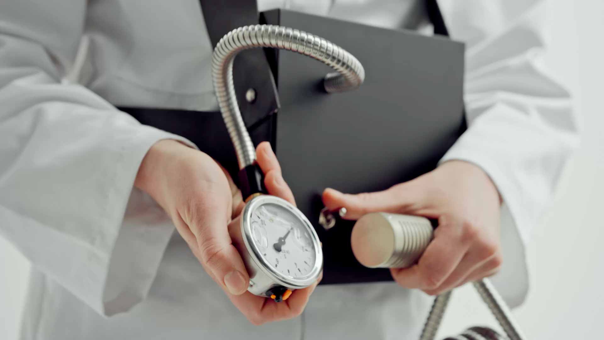 A scent supervisor holding a gadget for testing the scent
