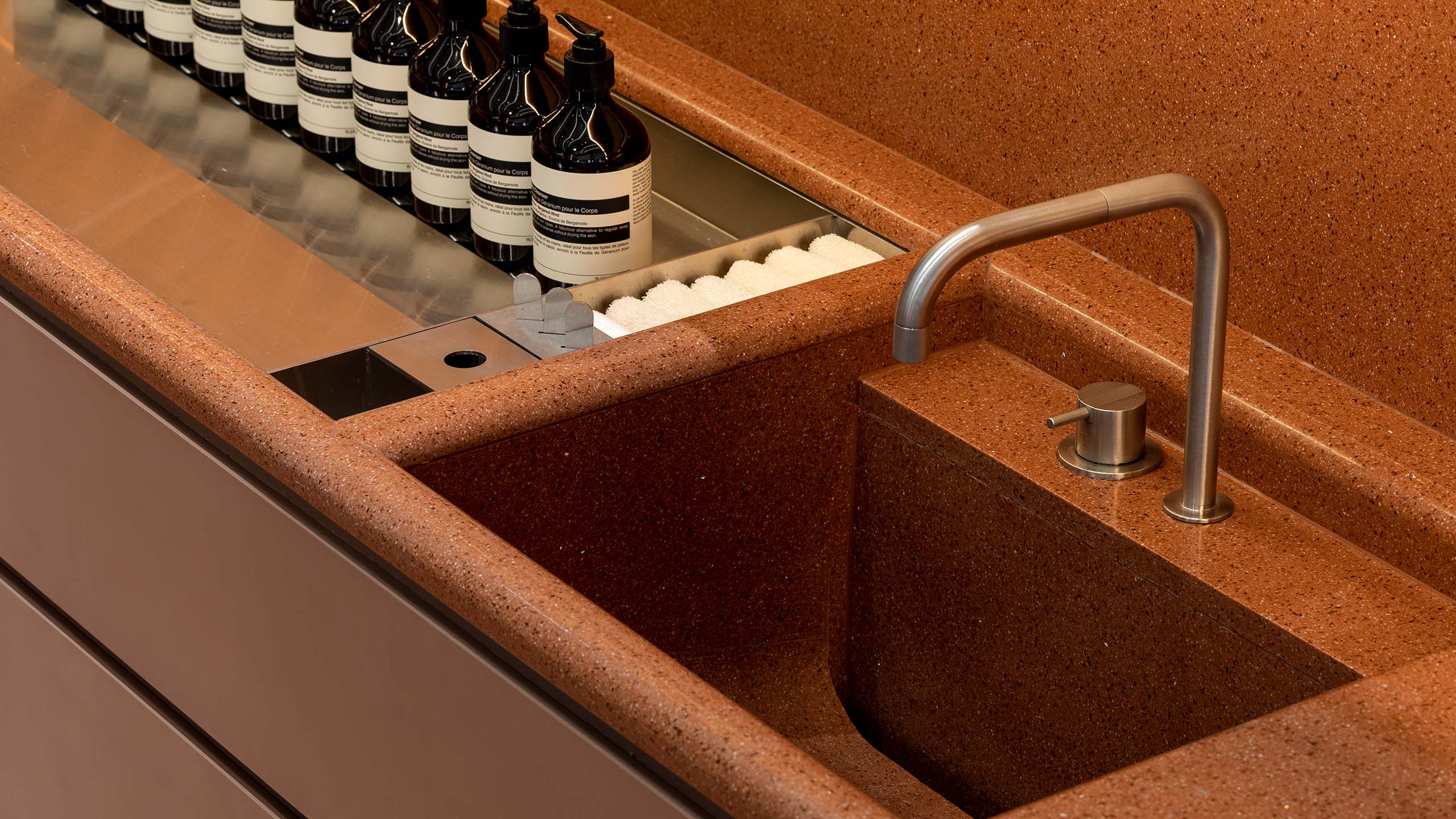 Individual basin in Aesop Hanshin Arena