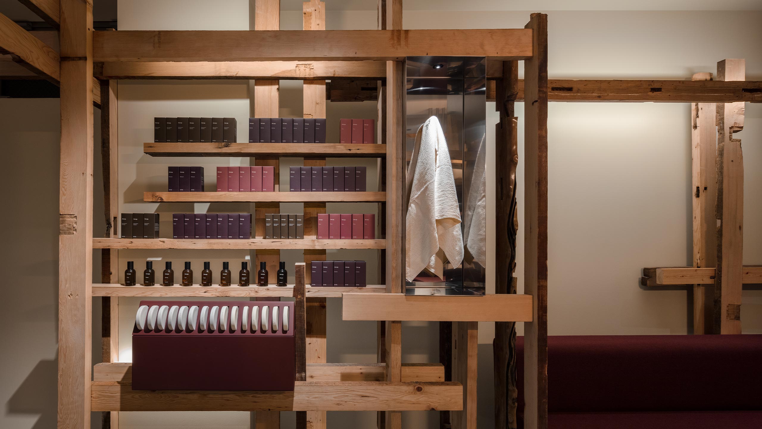 A tucked-away Fragrance Library and the individual basins next to the ample bench