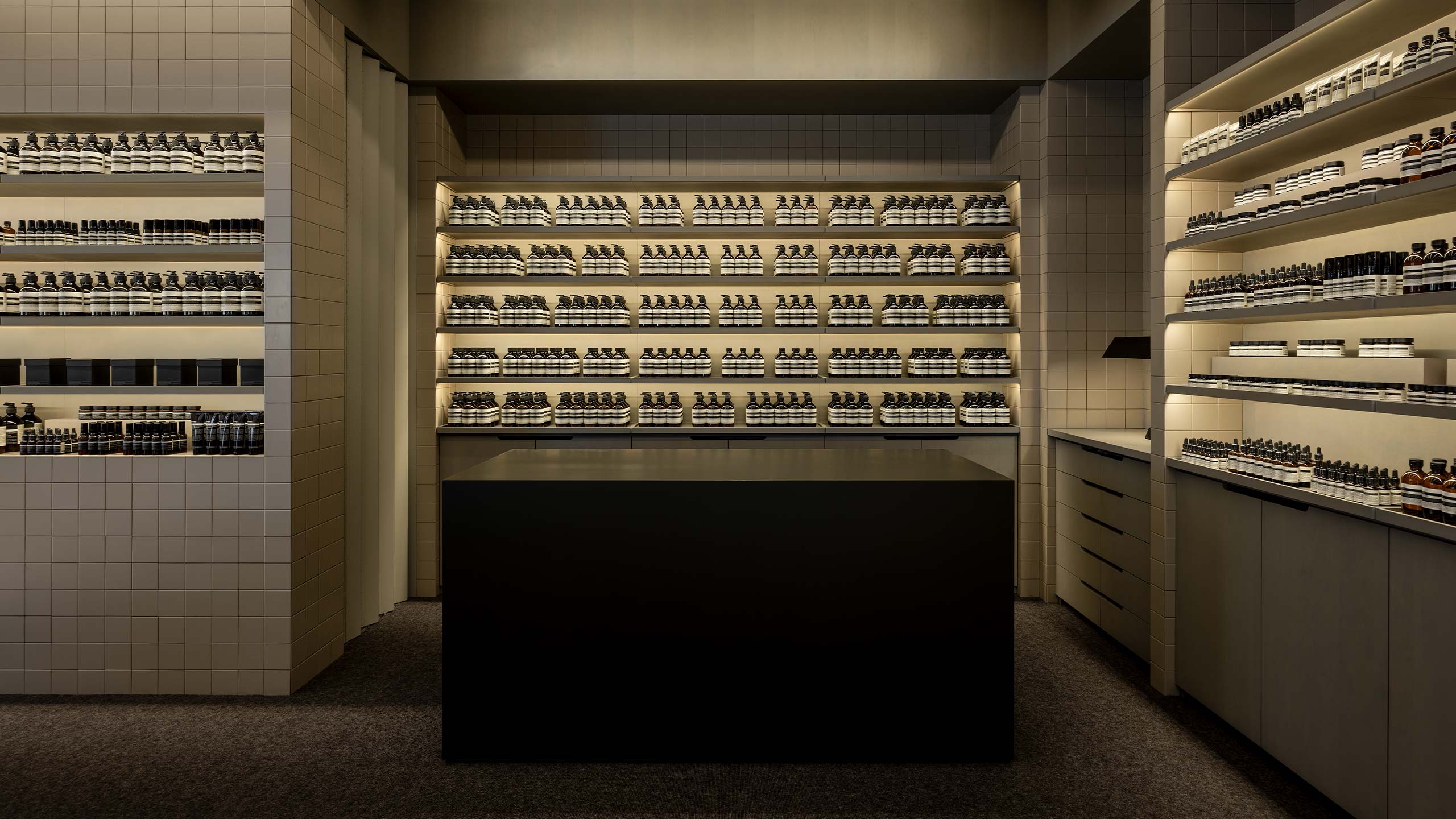 Mitsukoshi A8 store interior 
