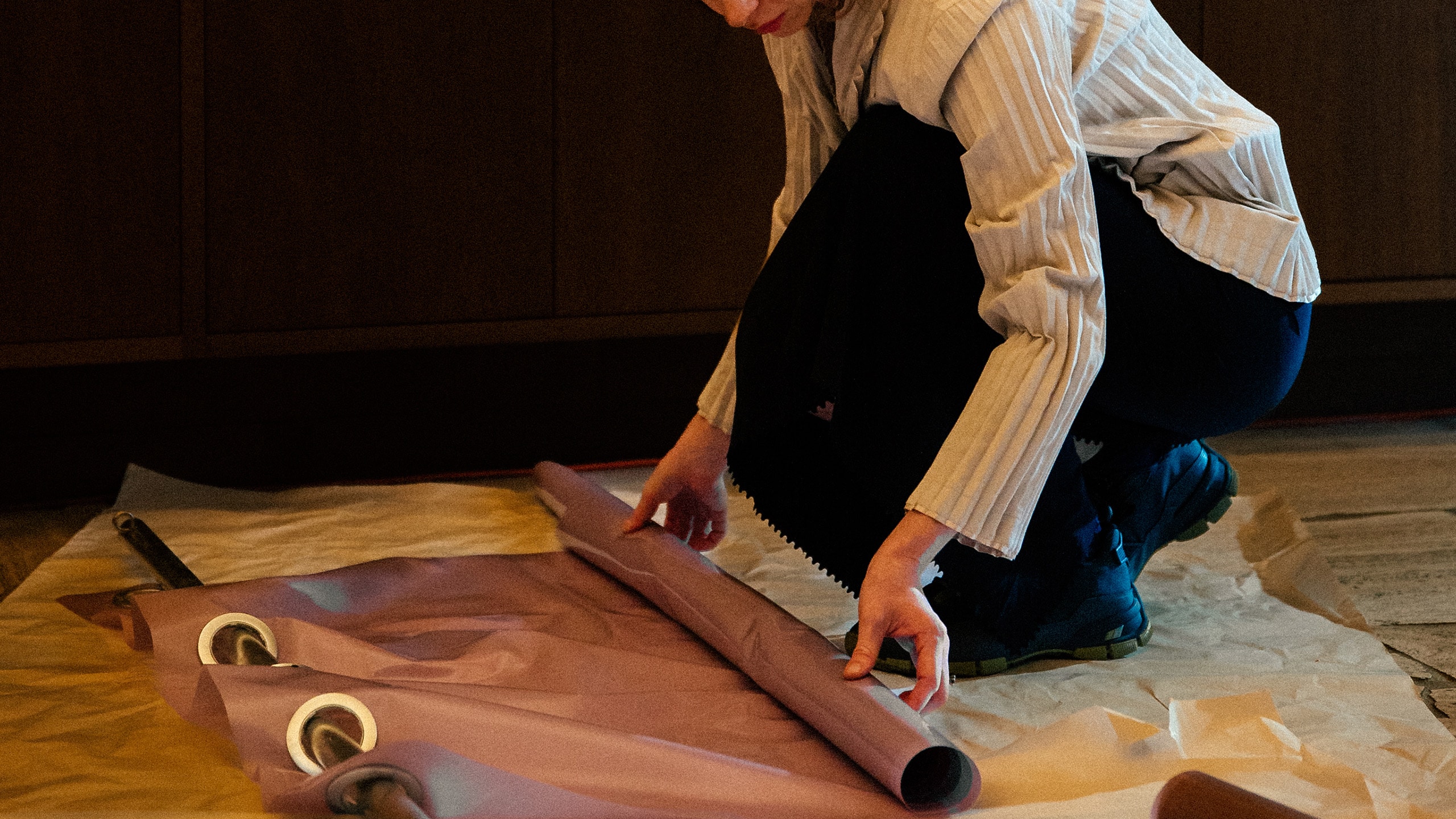Jessie French rolling the art material