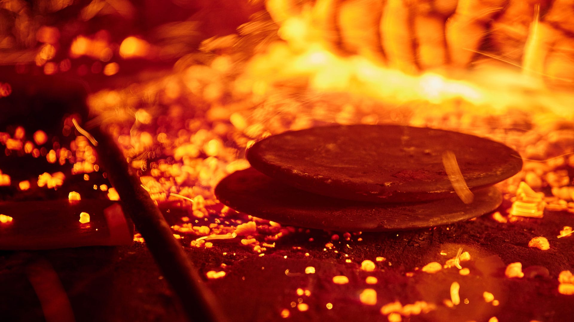 Bangjja bronzeware in a furnace.