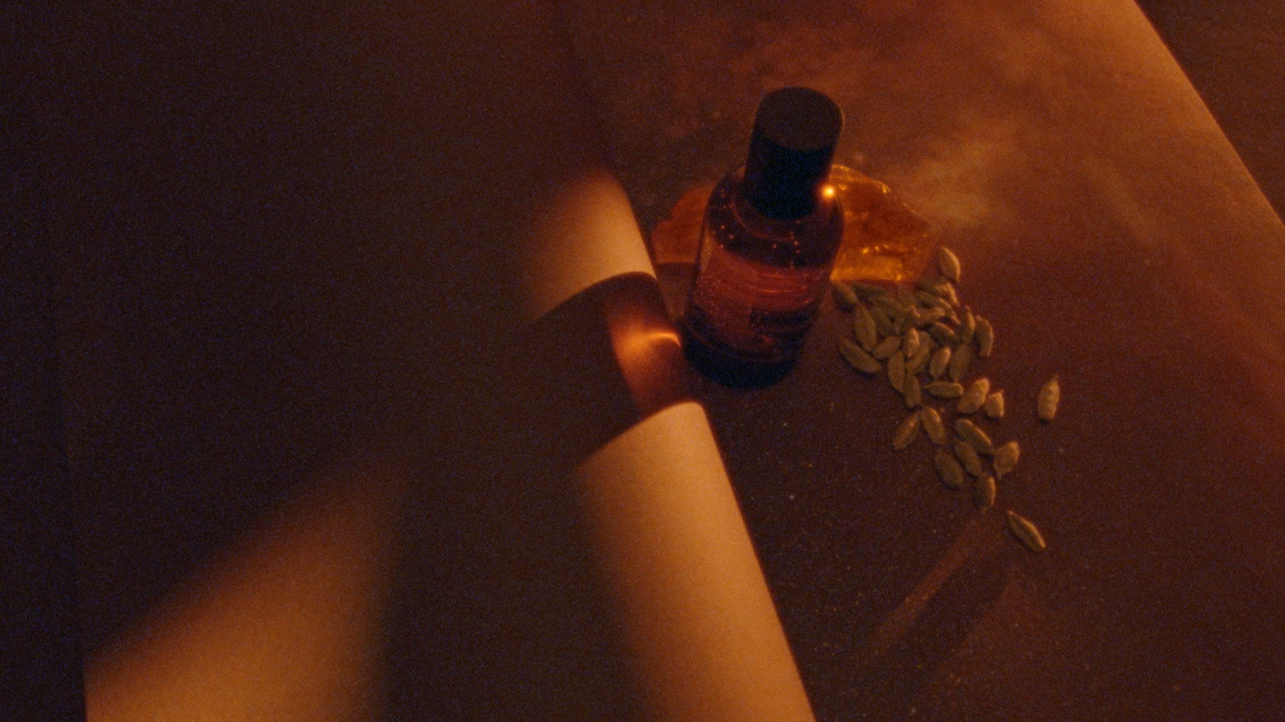 Aesop Above Us, Steorra fragrance with the products key ingredients.