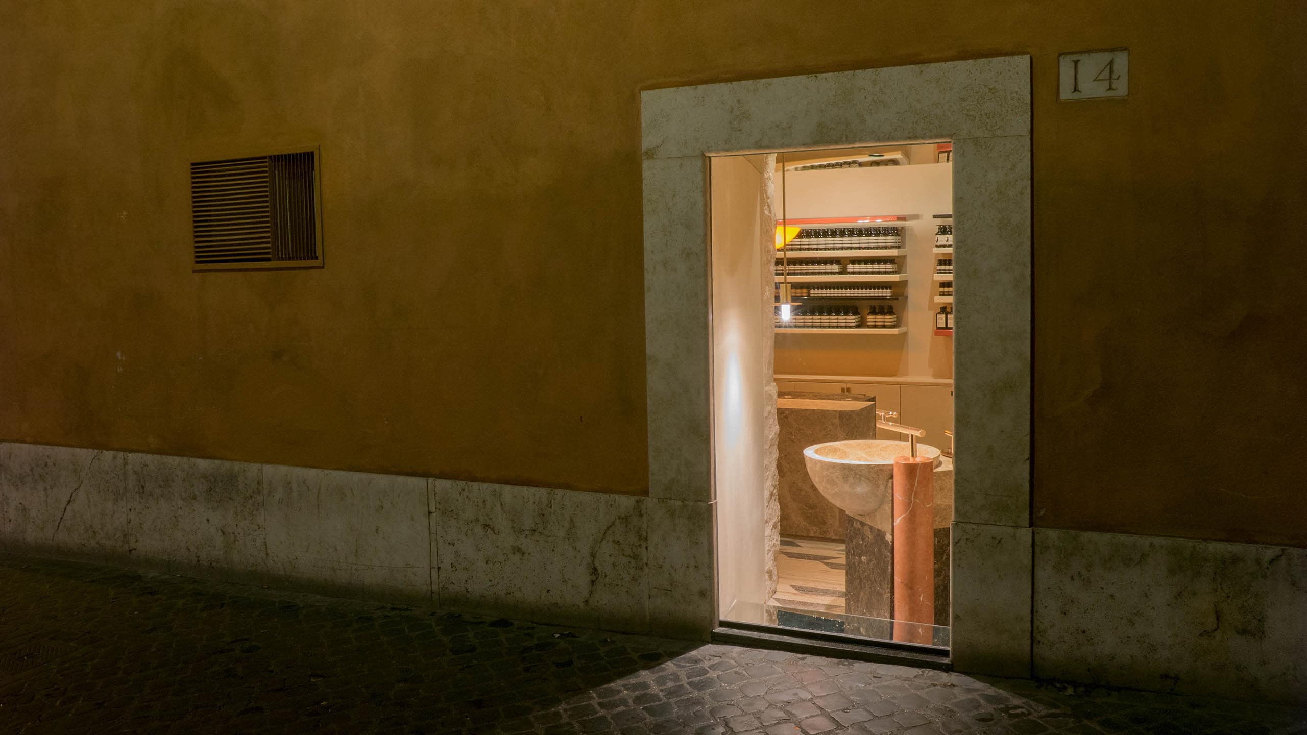 Aesop San Lorenzo in Lucina, exterior window