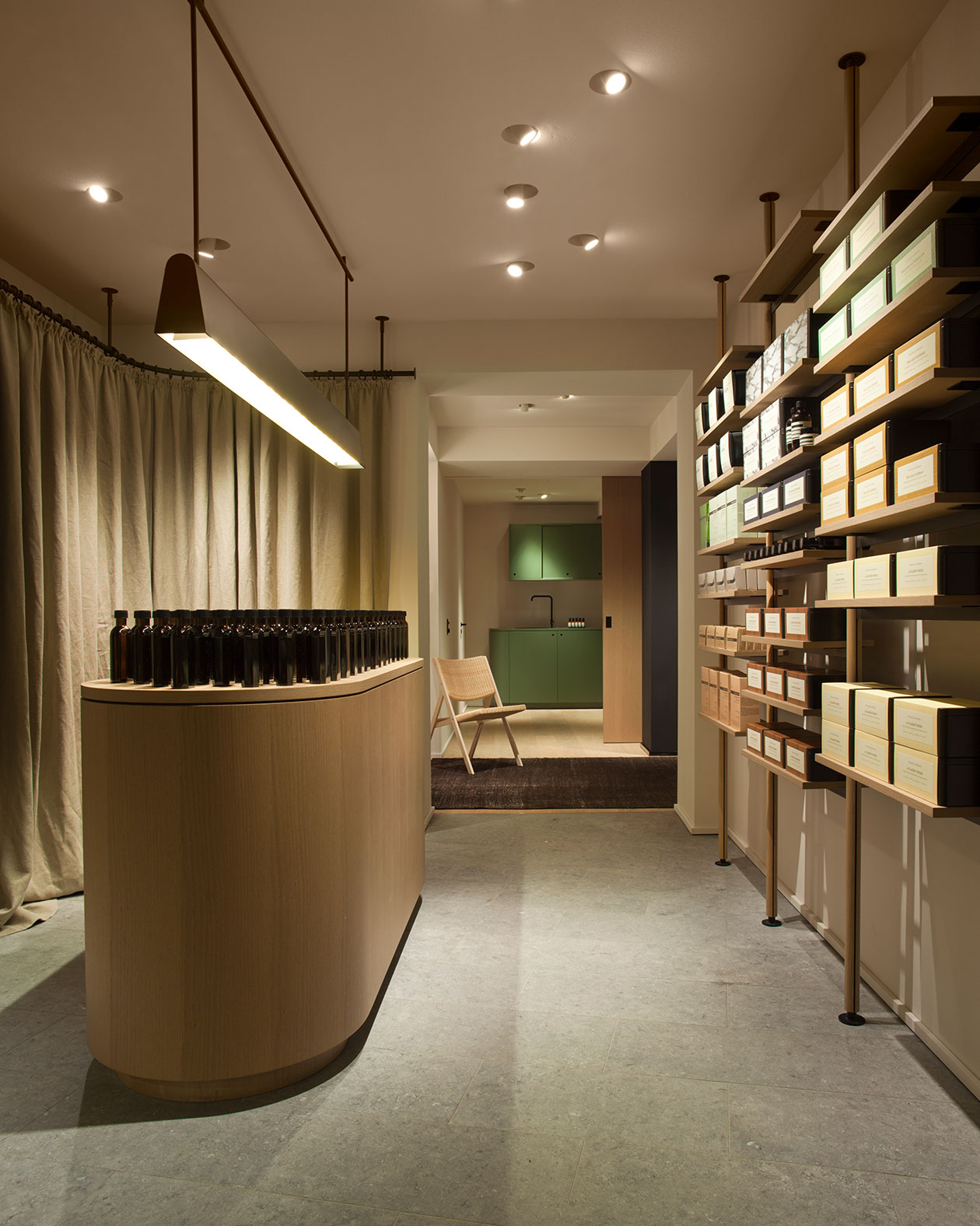 Aesop ABC-Viertel store counter and product display.