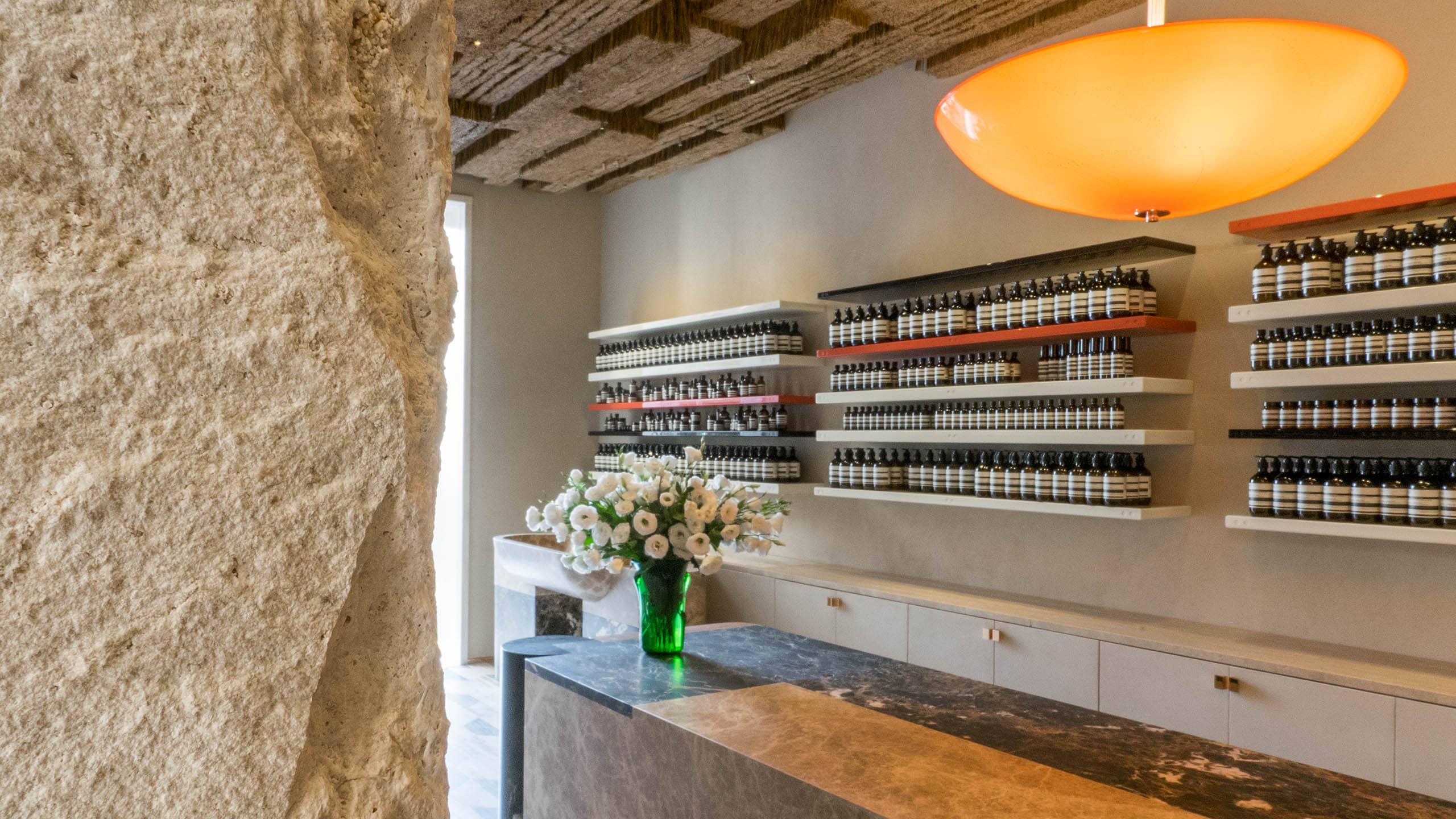 Aesop San Lorenzo in Lucina, interior product wall and counter
