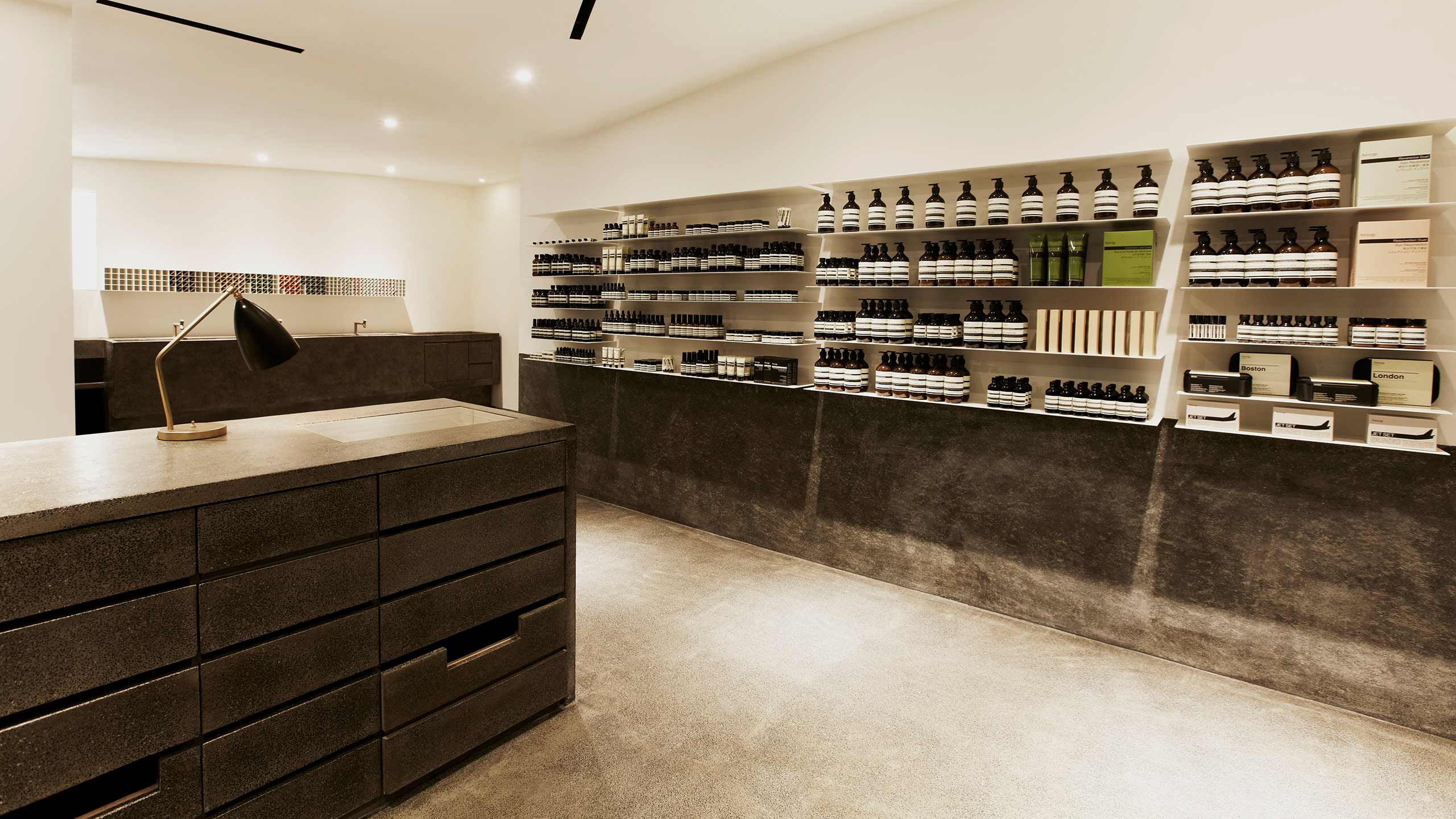 Zhongxiao East Road store interior