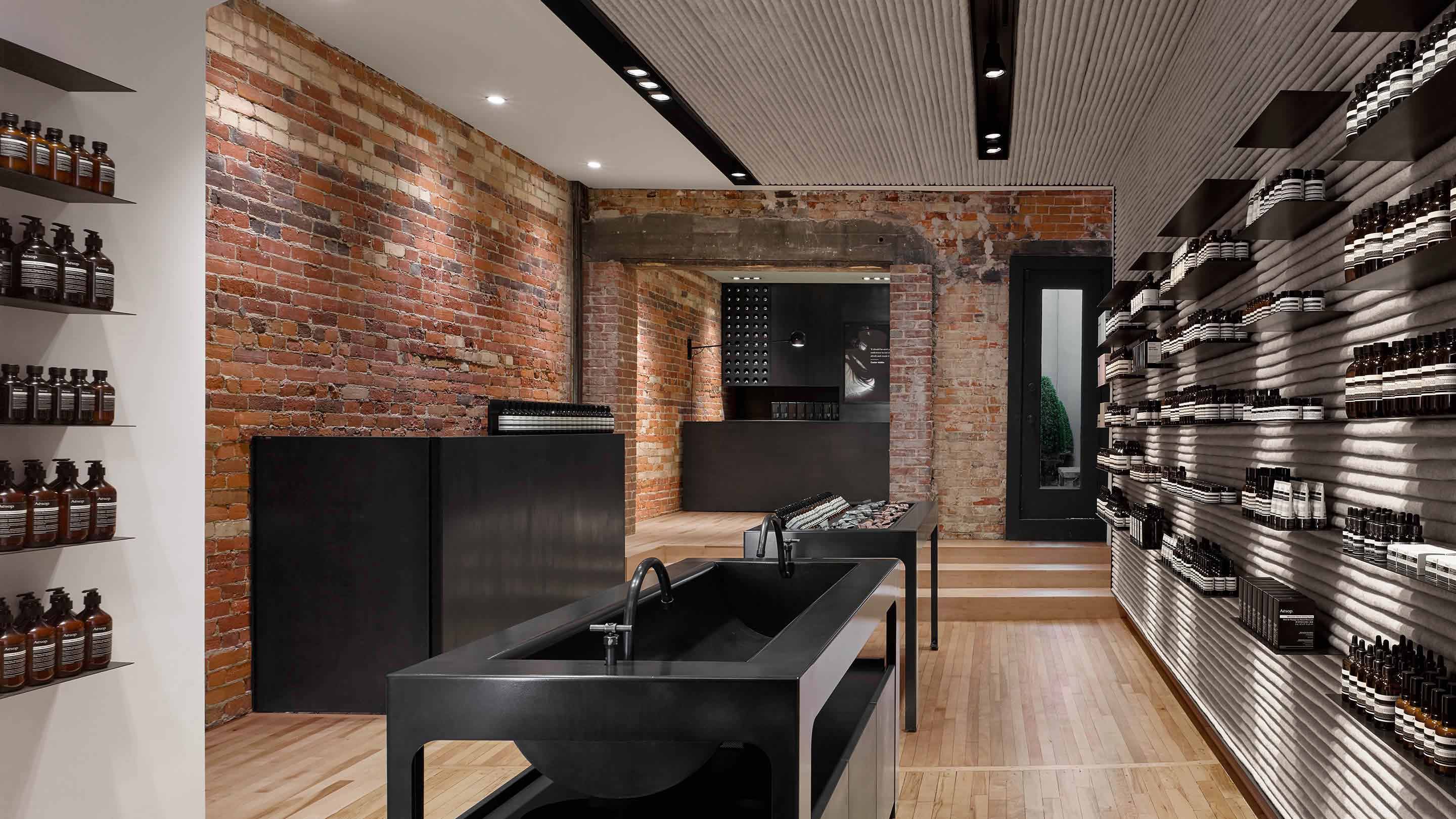 Пром шоп. Aesop Interior. Aesop магазины интерьер. Aesop бутики. Интерьер магазина телефонов.