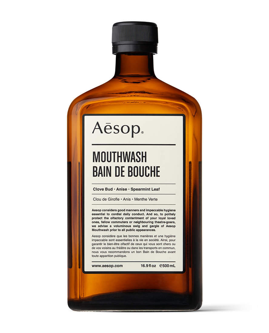 Mouthwash in amber glass bottle の写真
