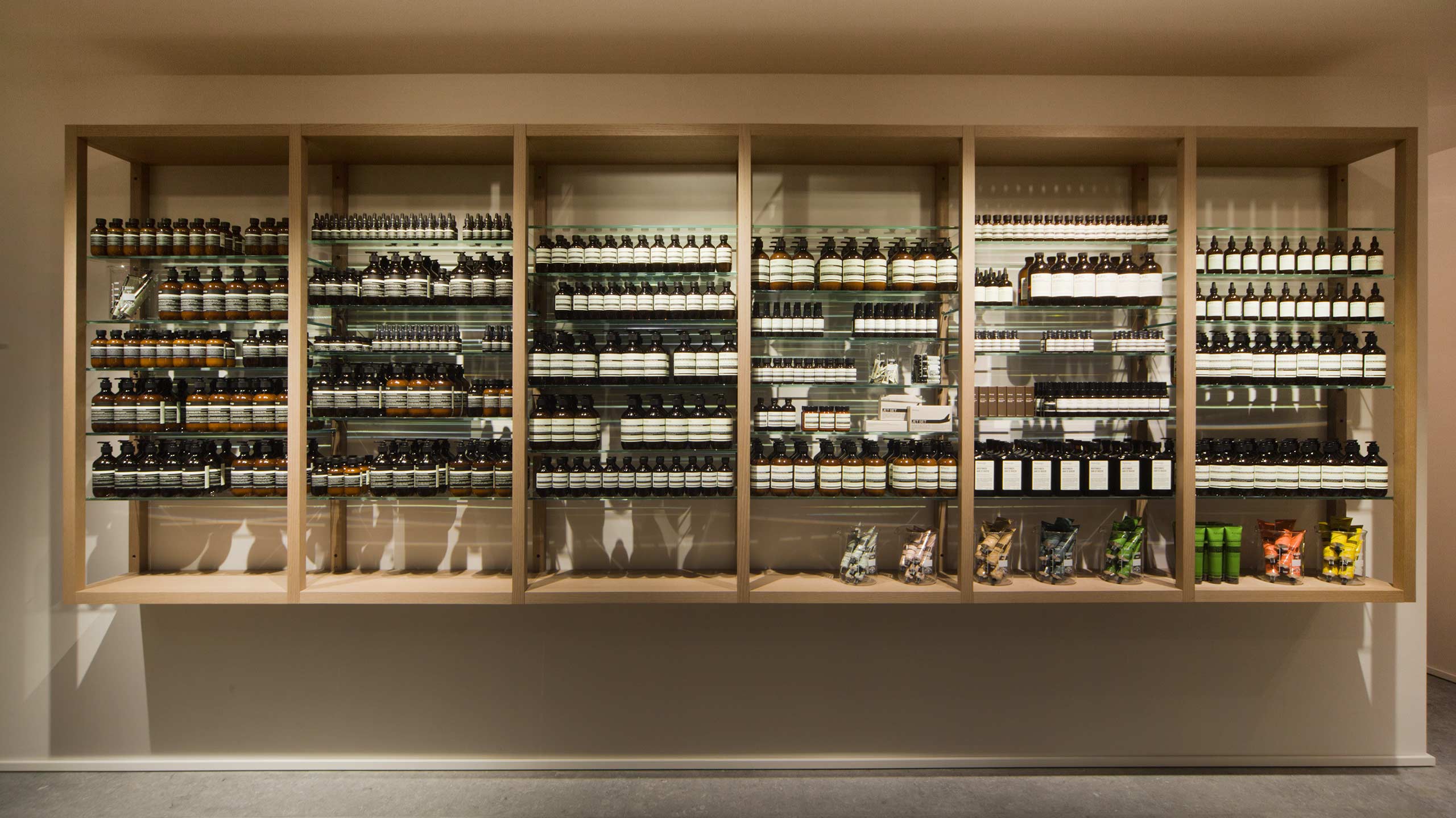 Aesop ABC-Viertel store shelving
